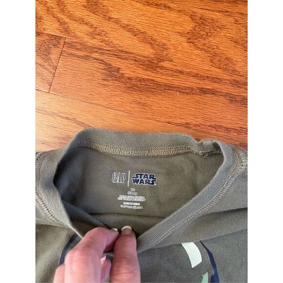 Gap kids Star Wars Mandalorian fitted pajamas, size 10, green - Picture 4 of 5